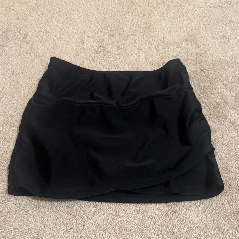 Black High-Waisted swim Skirt - Picture 4 of 5